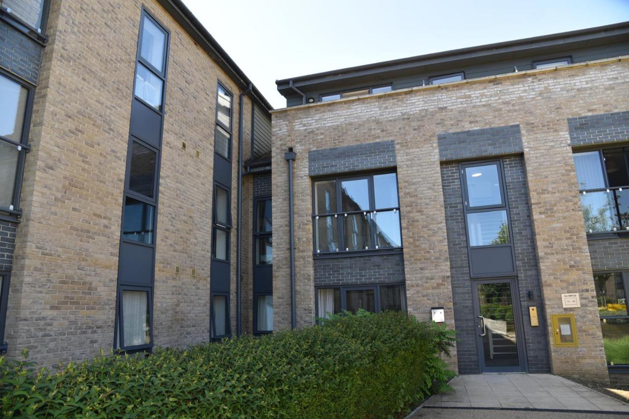 Fantastic 2 Dbl Bedroom Apt. Free Off-road Parking