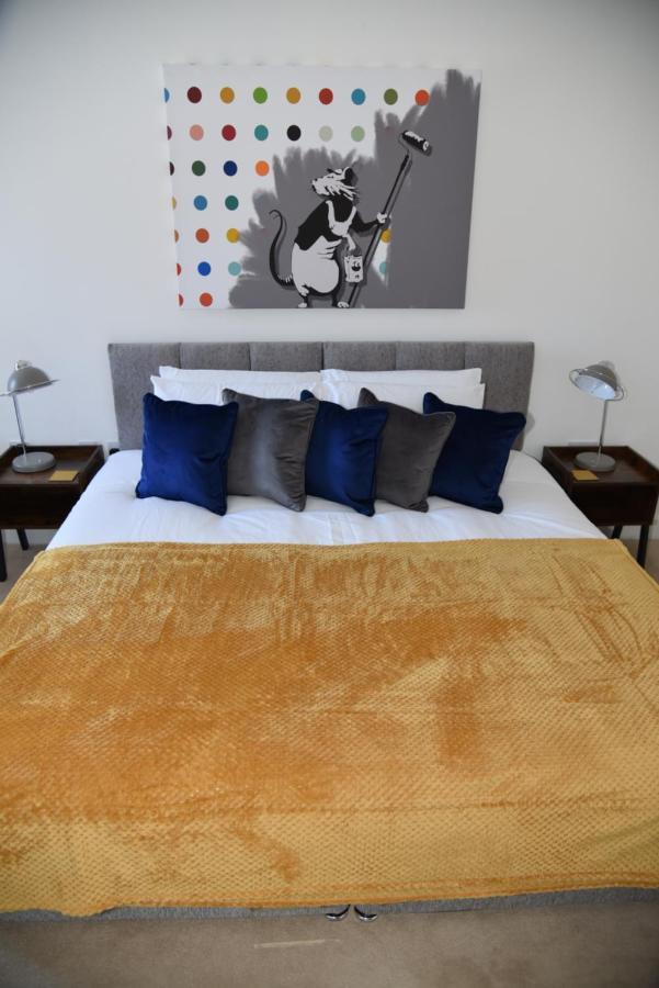 Fantastic 2 Dbl Bedroom Apt. Free Off-road Parking Apartamento *