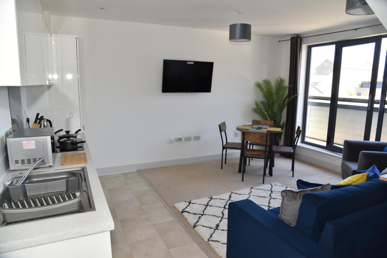 Fantastic 2 Dbl Bedroom Apt. Free Off-road Parking Căn hộ