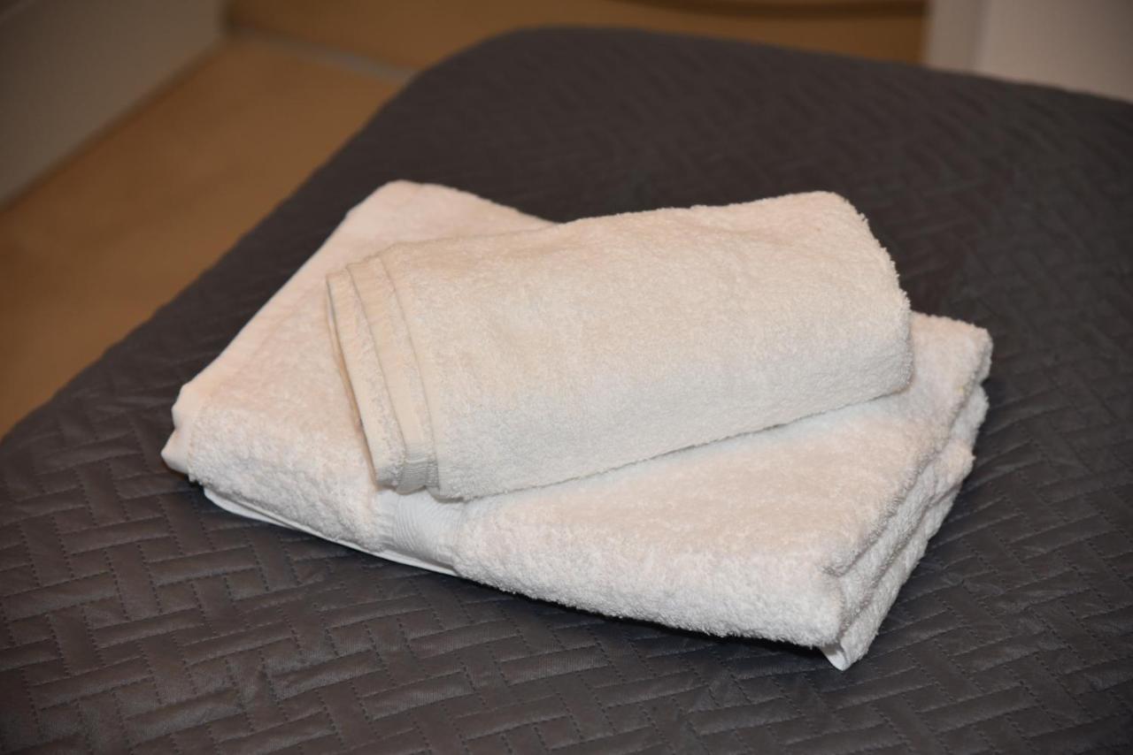 Fantastic 2 Dbl Bedroom Apt. Free Off-road Parking Apartamento Swindon