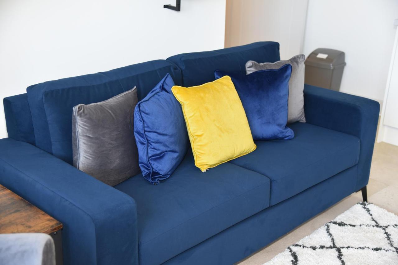 Fantastic 2 Dbl Bedroom Apt. Free Off-road Parking Apartamento Swindon