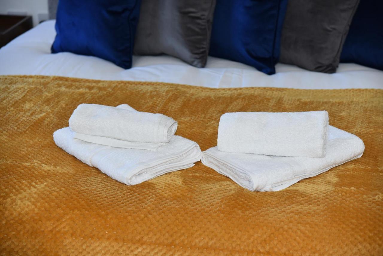 Fantastic 2 Dbl Bedroom Apt. Free Off-road Parking