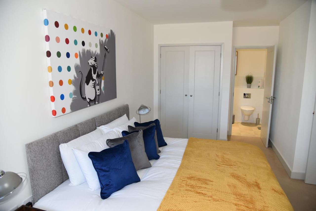Fantastic 2 Dbl Bedroom Apt. Free Off-road Parking Apartamento *