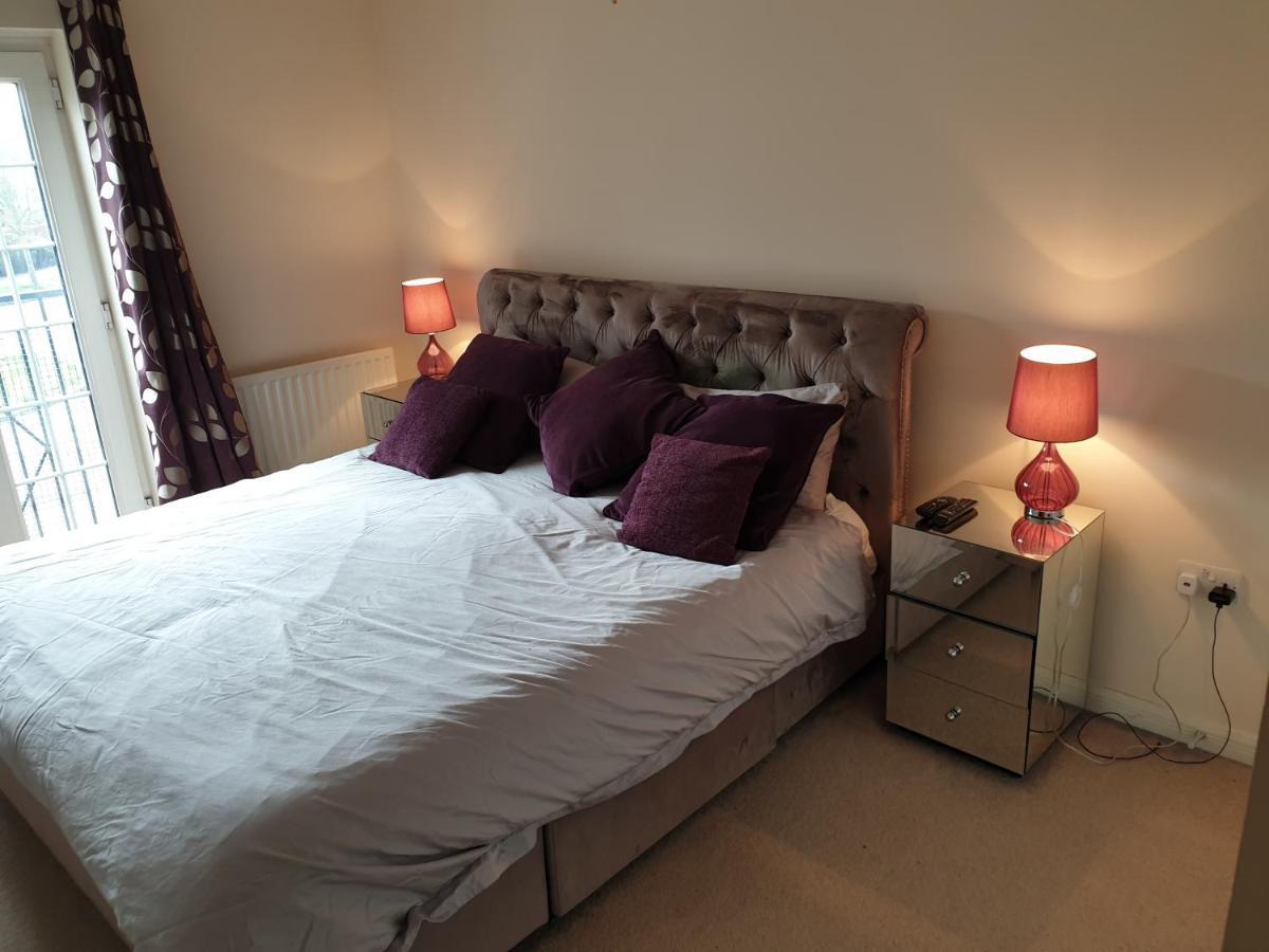6 Deluxe Doubles 2 With En In Large House - No Pets Homestay *