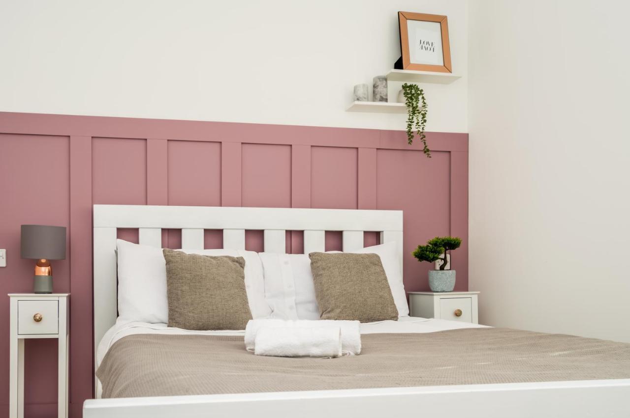 Cosy Contractor House & Garden & Free Parking Apartment