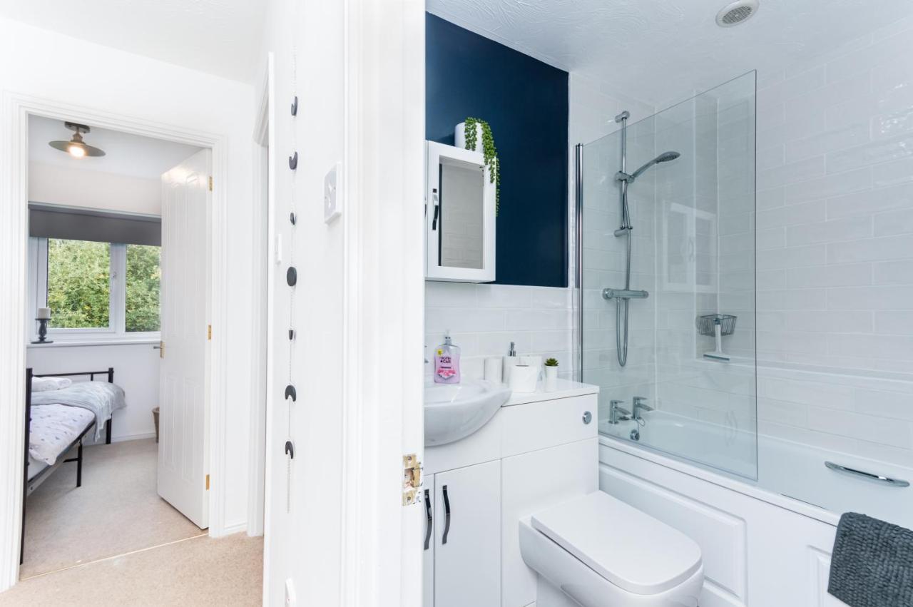 Apartment Cosy Contractor House & Garden & Free Parking Swindon