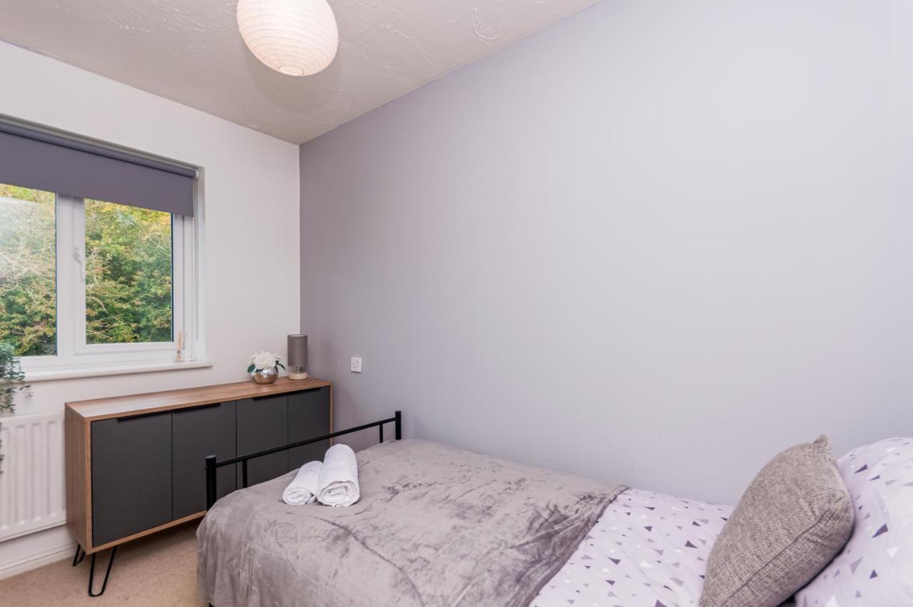 Cosy Contractor House & Garden & Free Parking
