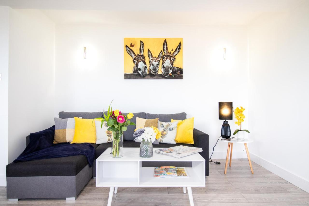 Springfield - Free Parking Apartment Swindon
