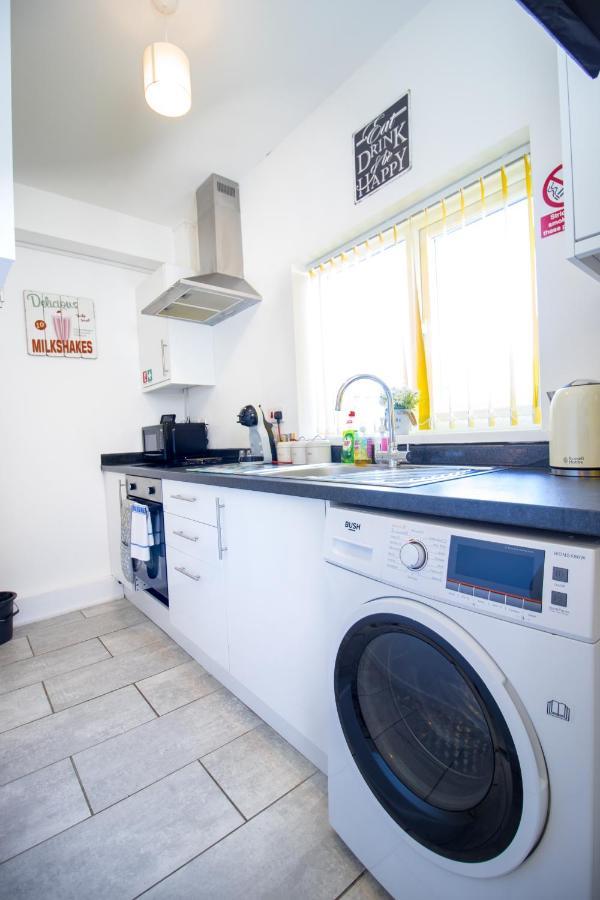 Longfield - Free Parking Apartment Swindon