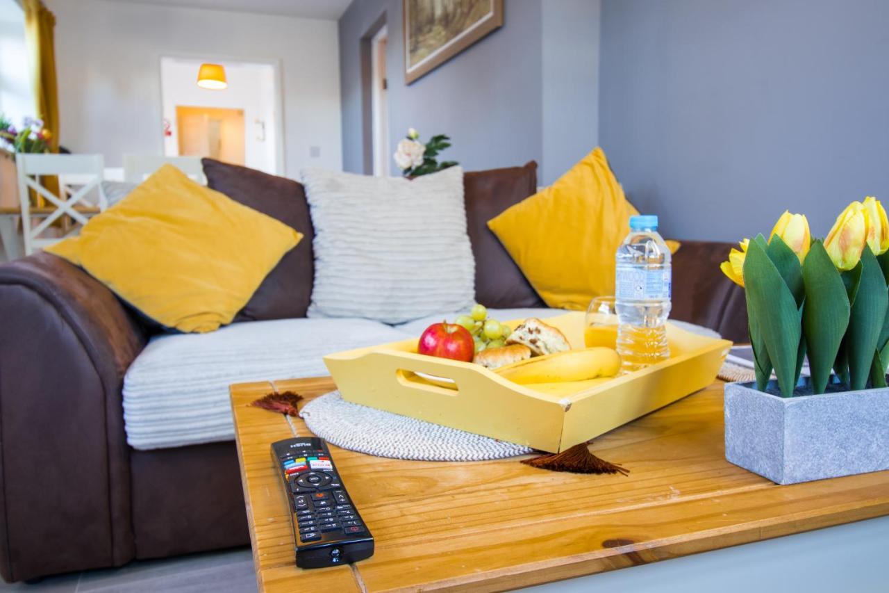 Longfield - Free Parking Apartment *