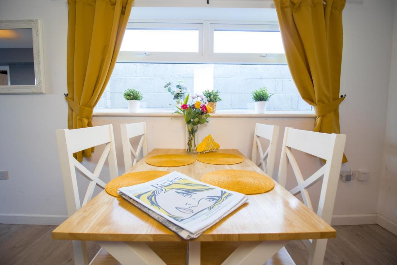 Longfield - Free Parking Apartment
