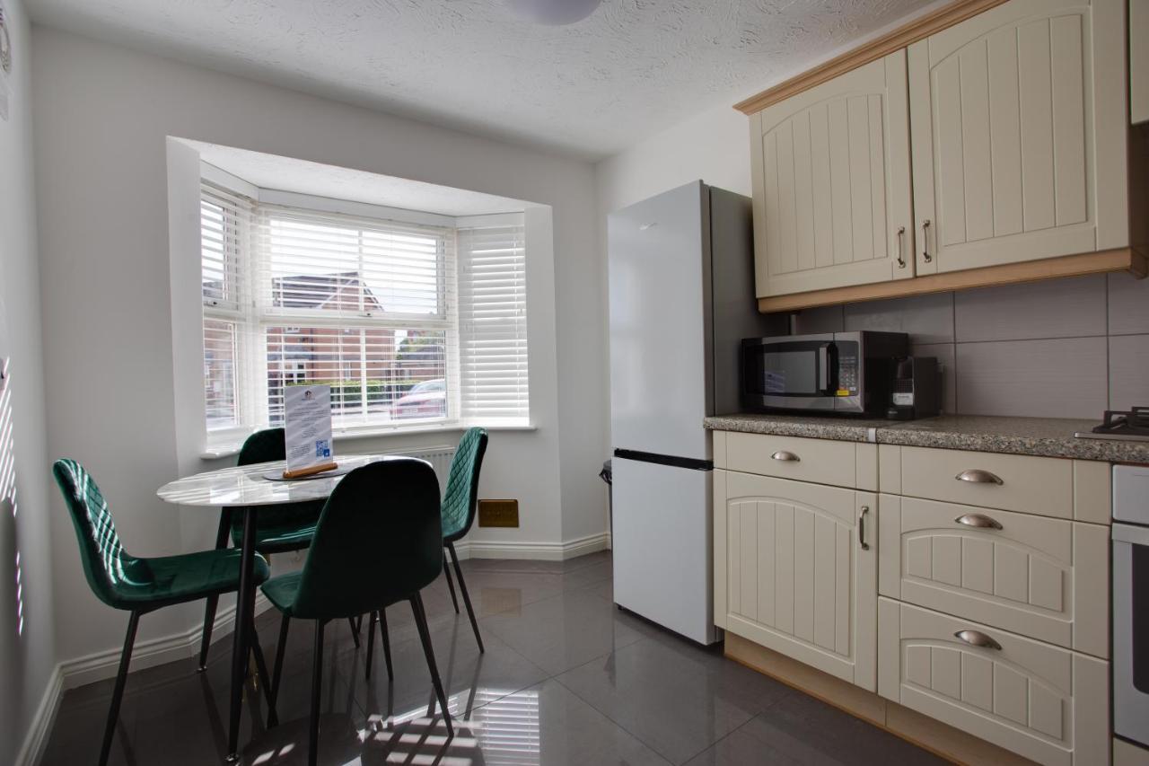 St Austell - Spacious Home, High Speed Wi-fi, Free Parking, Garden Apartment *