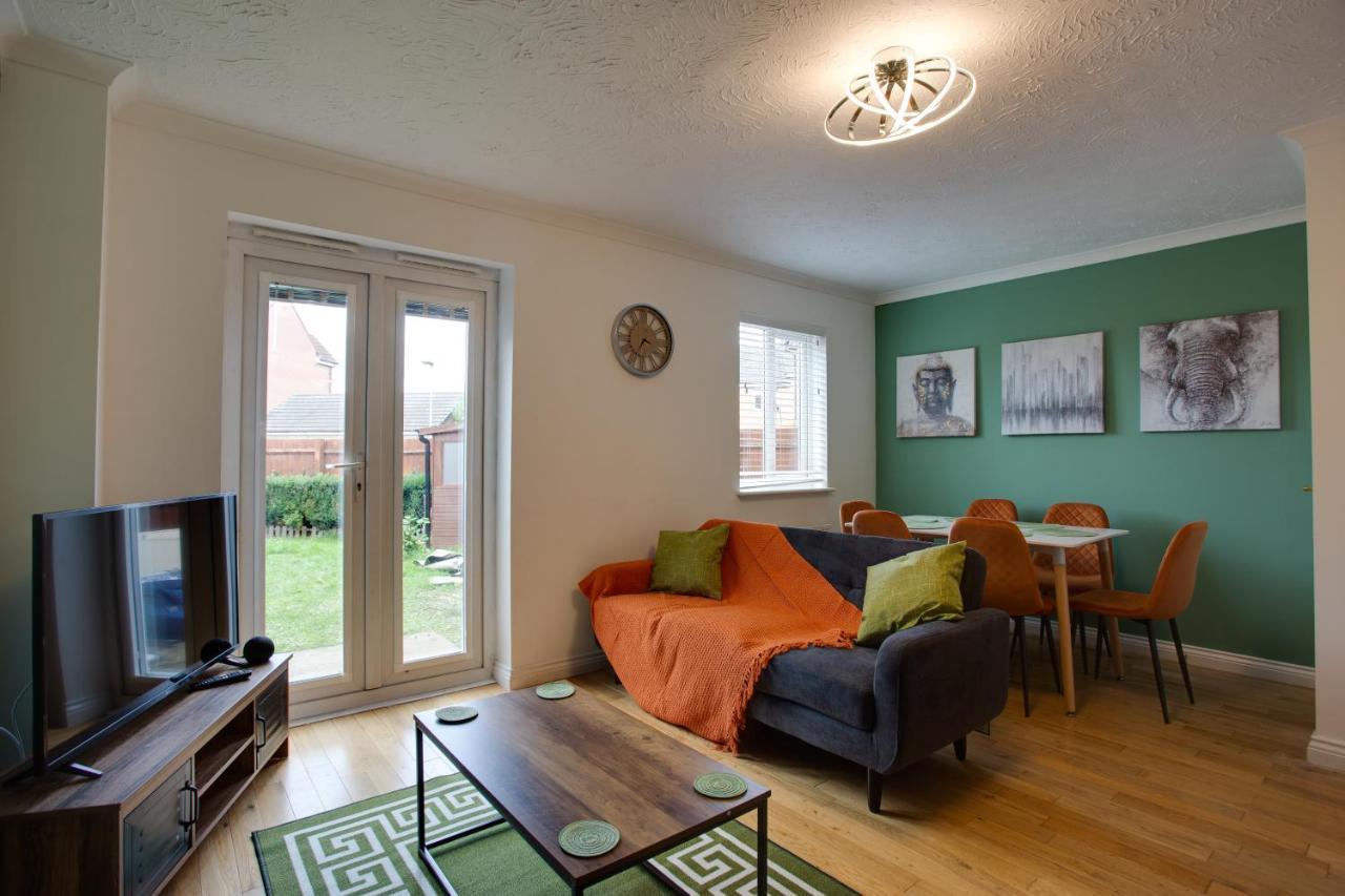 St Austell - Spacious Home, High Speed Wi-fi, Free Parking, Garden Apartment
