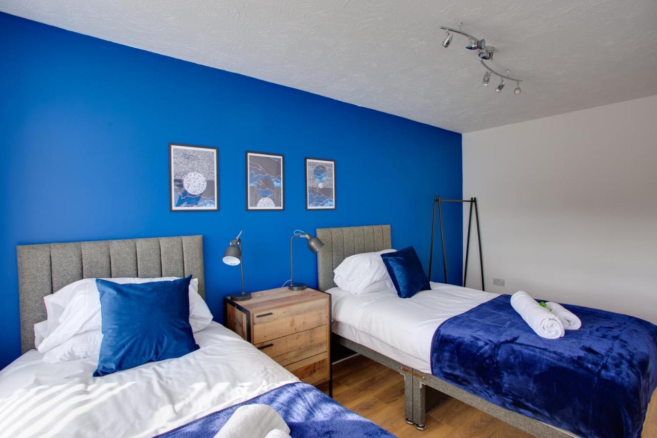 St Austell - Spacious Home, High Speed Wi-fi, Free Parking, Garden Swindon