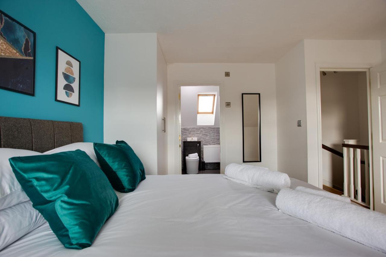 St Austell - Spacious Home, High Speed Wi-fi, Free Parking, Garden * Swindon