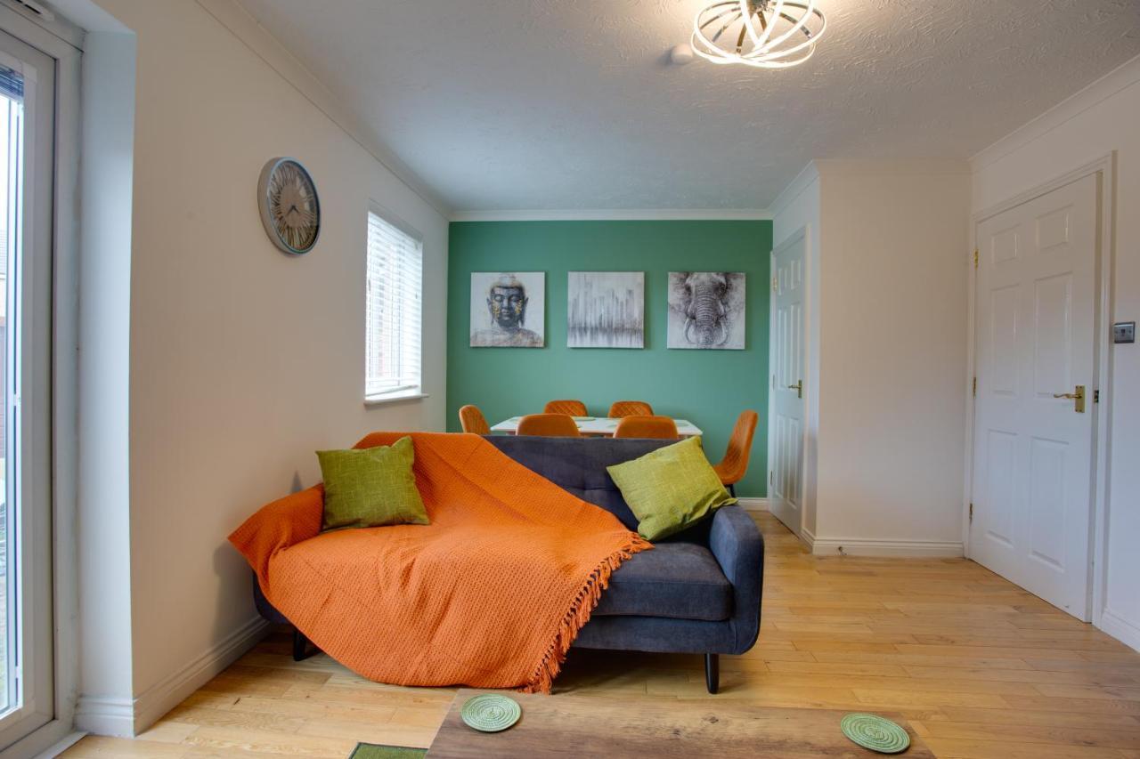 St Austell - Spacious Home, High Speed Wi-fi, Free Parking, Garden *