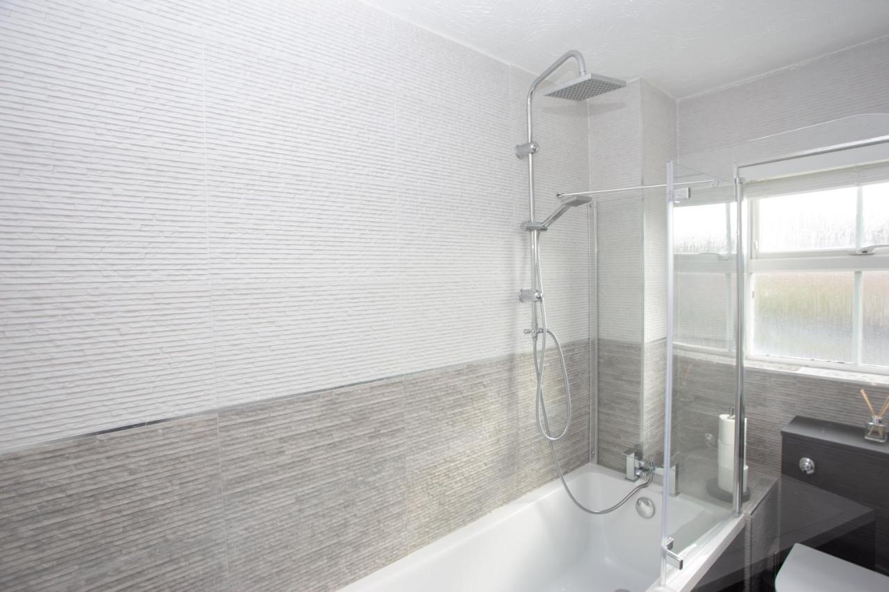 St Austell - Spacious Home, High Speed Wi-fi, Free Parking, Garden