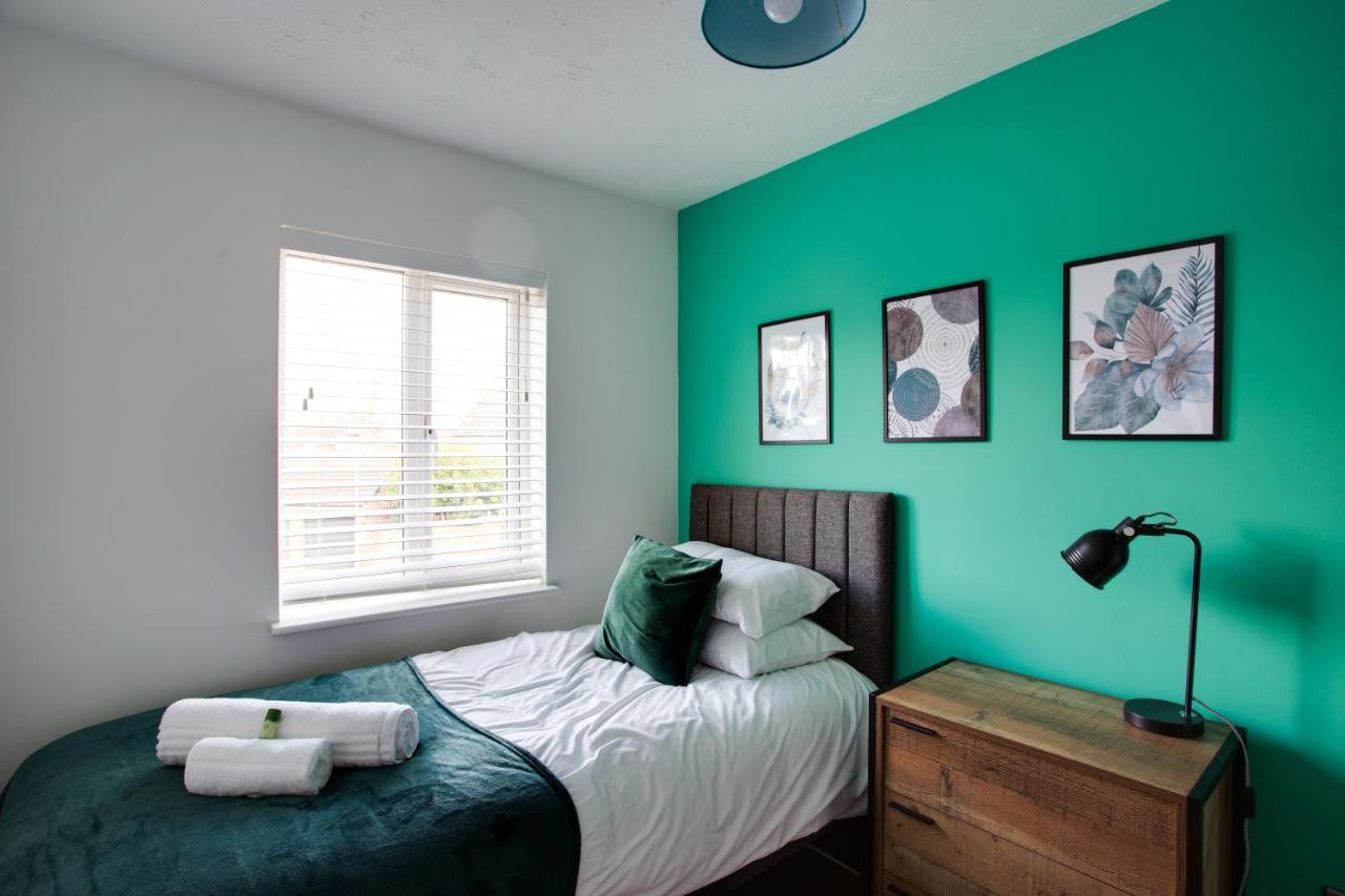 Apartment St Austell - Spacious Home, High Speed Wi-fi, Free Parking, Garden *