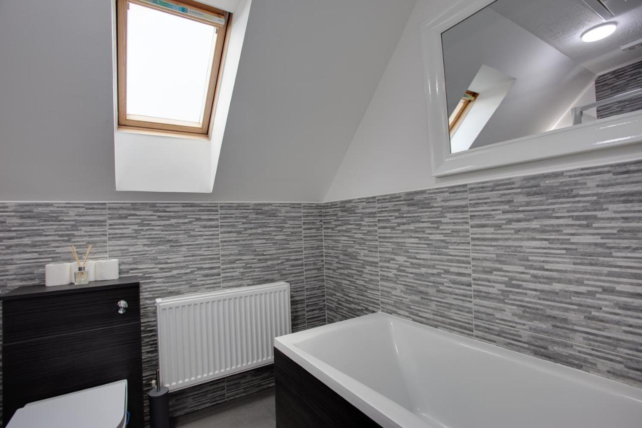 St Austell - Spacious Home, High Speed Wi-fi, Free Parking, Garden