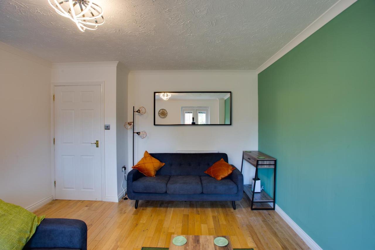 St Austell - Spacious Home, High Speed Wi-fi, Free Parking, Garden *
