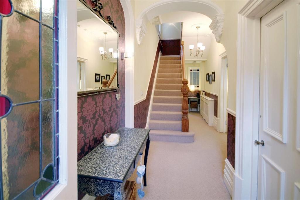 Bath Road Apartment