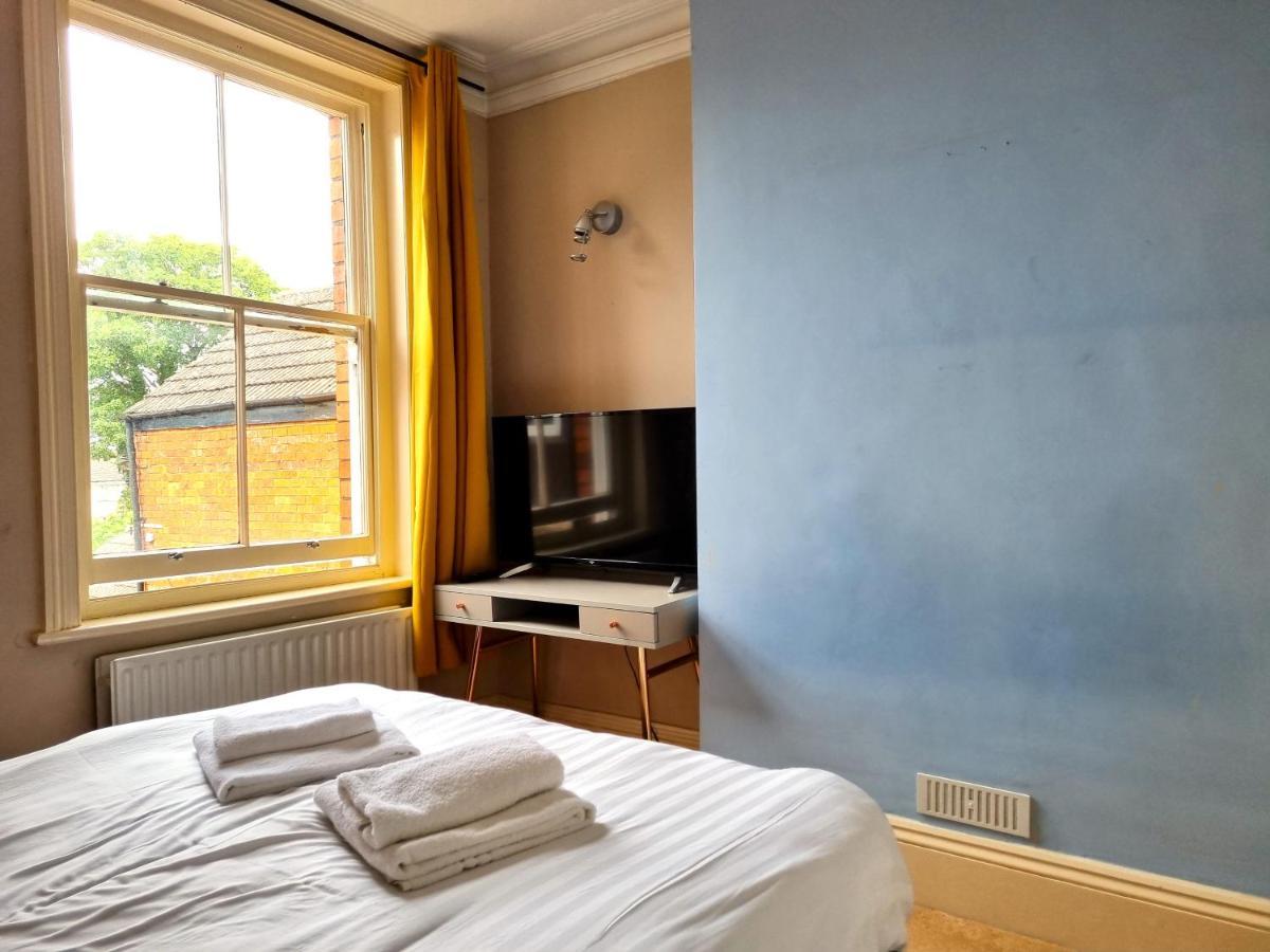 Bath Road Apartment *