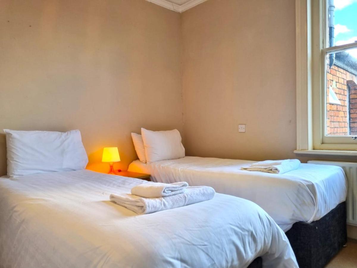 Bath Road Apartment *