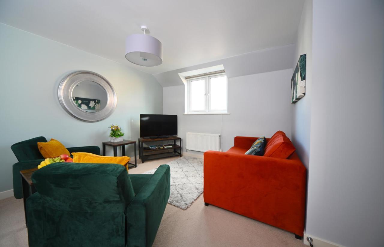Ideal Coach House Swindon