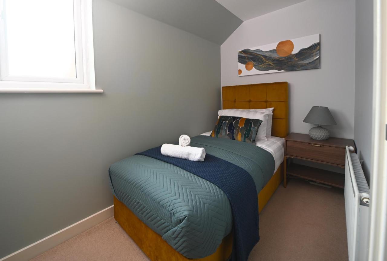Ideal Coach House Swindon