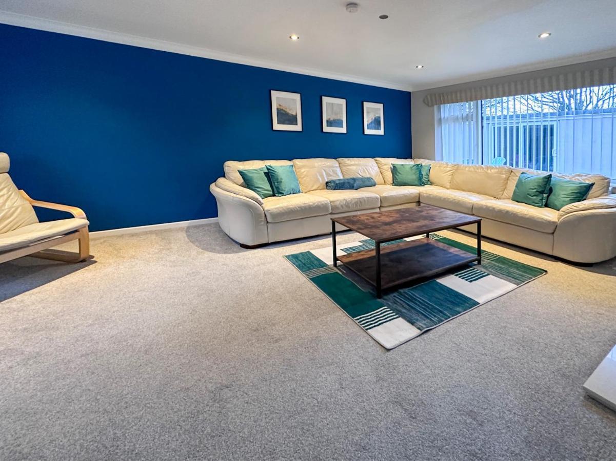 Apartment Blunsdon - Spacious Bungalow, High Speed Wi-fi, Free Private Parking, Garden *