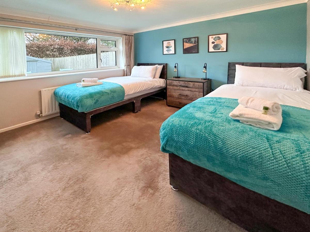 Apartment Blunsdon - Spacious Bungalow, High Speed Wi-fi, Free Private Parking, Garden *