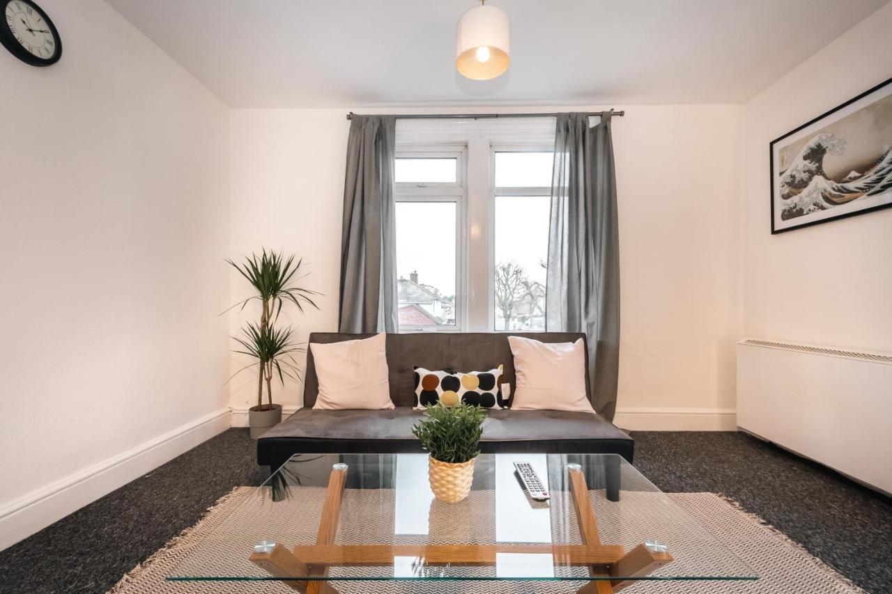 Apartment Cozy Two Bed Flat With Parking