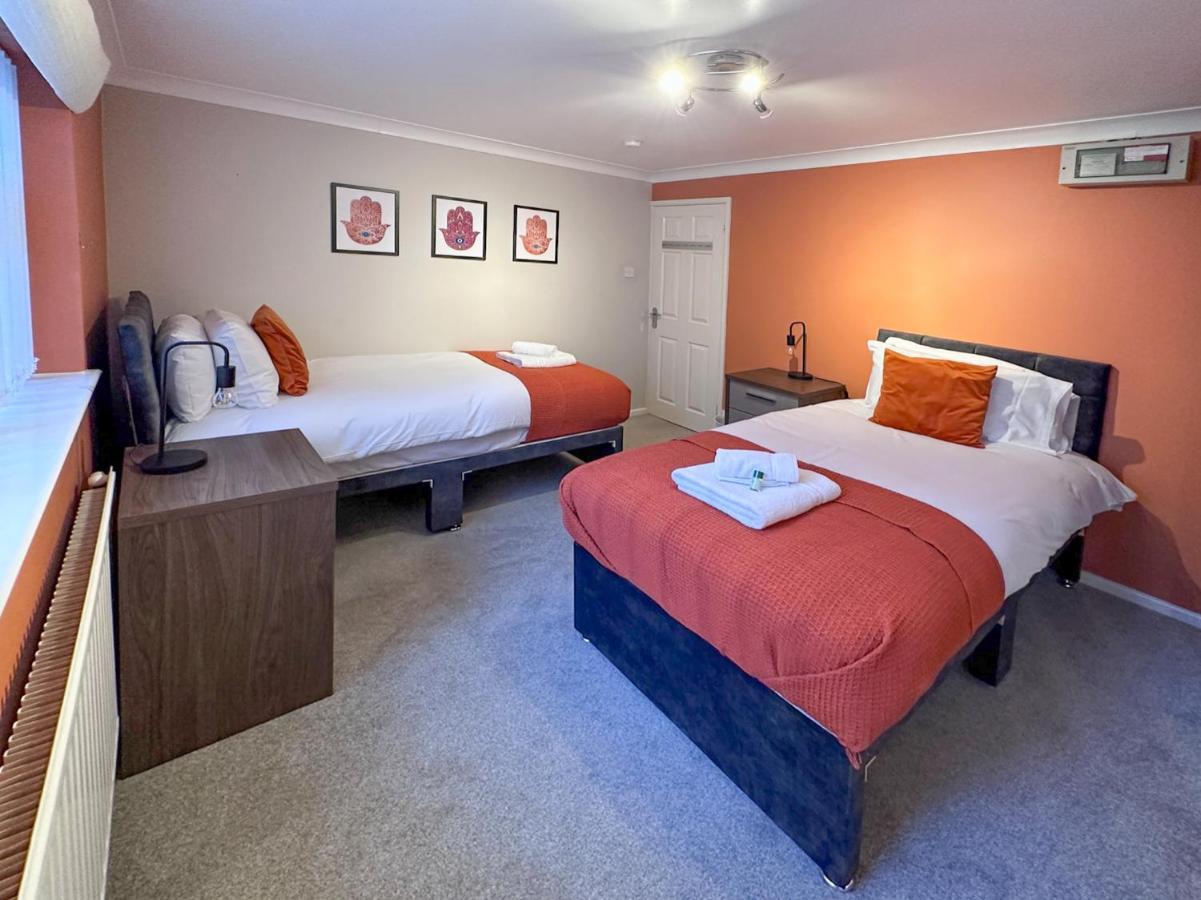 Apartment Blunsdon - Spacious Bungalow, High Speed Wi-fi, Free Private Parking, Garden Swindon