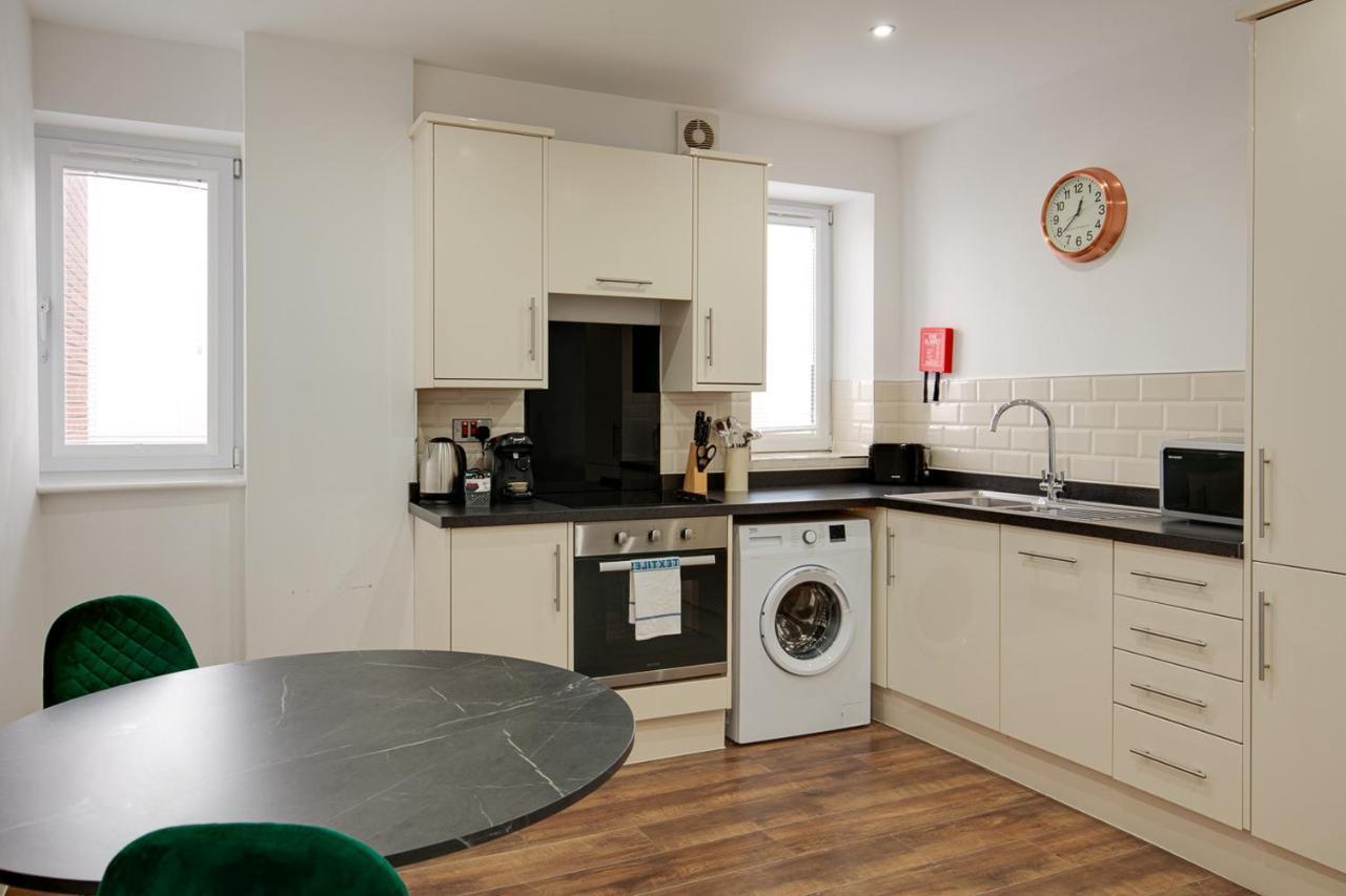 Charles Hope Apartment *