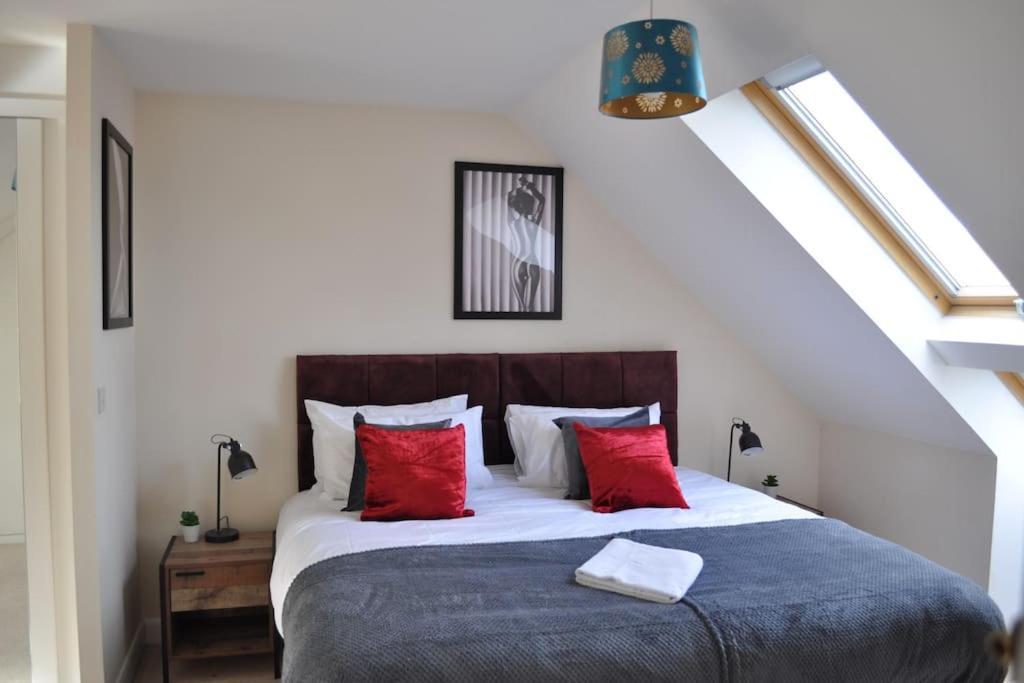 Beaney View House - Modern, Comfortable Spacious 4 Bedrooms Ensuites House With Free Wifi And Parkings
