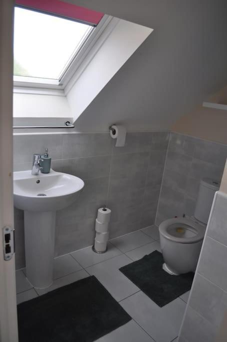 Beaney View House - Modern, Comfortable Spacious 4 Bedrooms Ensuites House With Free Wifi And Parkings * Swindon