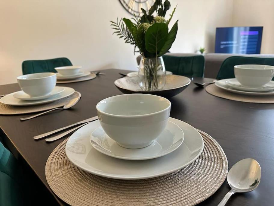 Bilborough House - Cosy Place Suitable For Families And Business Travellers Furnitures, Free Wifi And Free Parking * Swindon