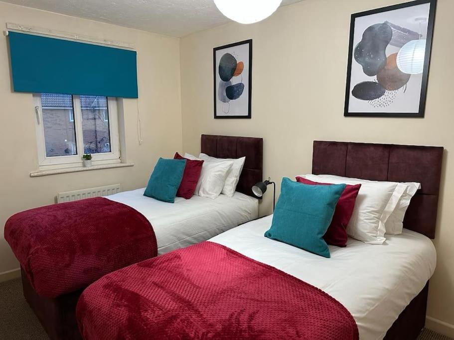 Bilborough House - Cosy Place Suitable For Families And Business Travellers Furnitures, Free Wifi And Free Parking Casa de férias Swindon