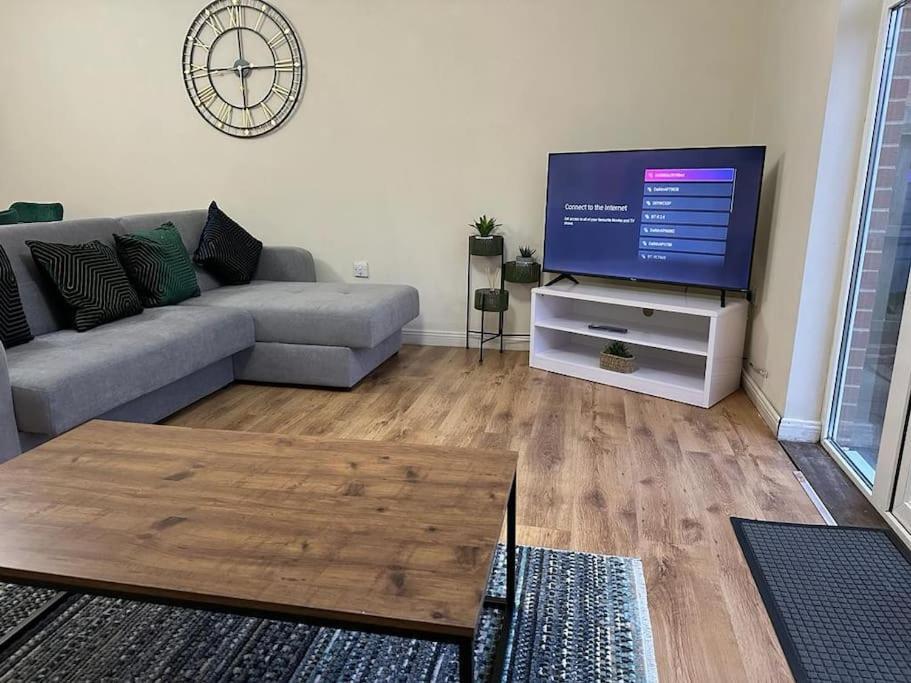 Bilborough House - Cosy Place Suitable For Families And Business Travellers Furnitures, Free Wifi And Free Parking Swindon