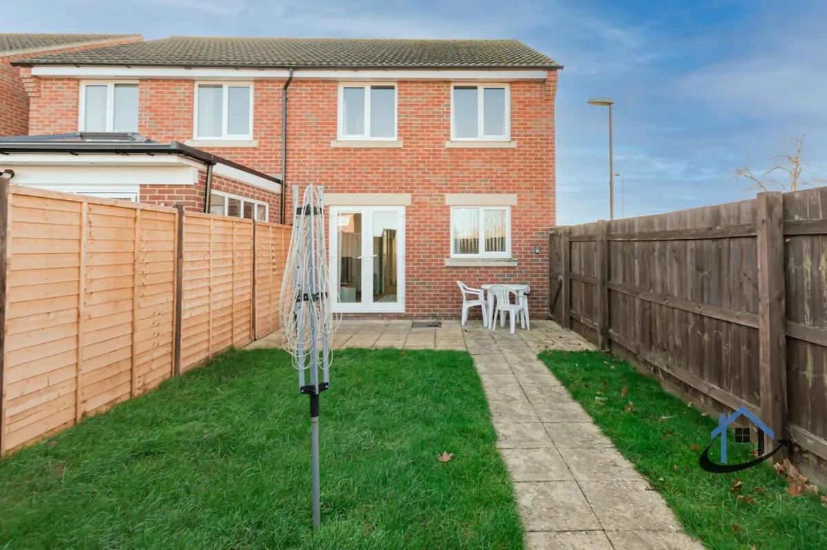 Davies House - Modern King Beds, Free Parking, Wifi, Contractors. Nhà nghỉ Swindon