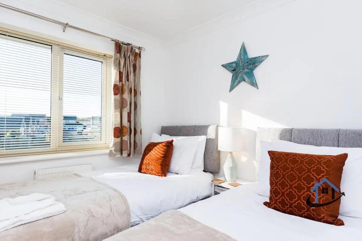 Davies House - Modern King Beds, Free Parking, Wifi, Contractors. Nhà nghỉ