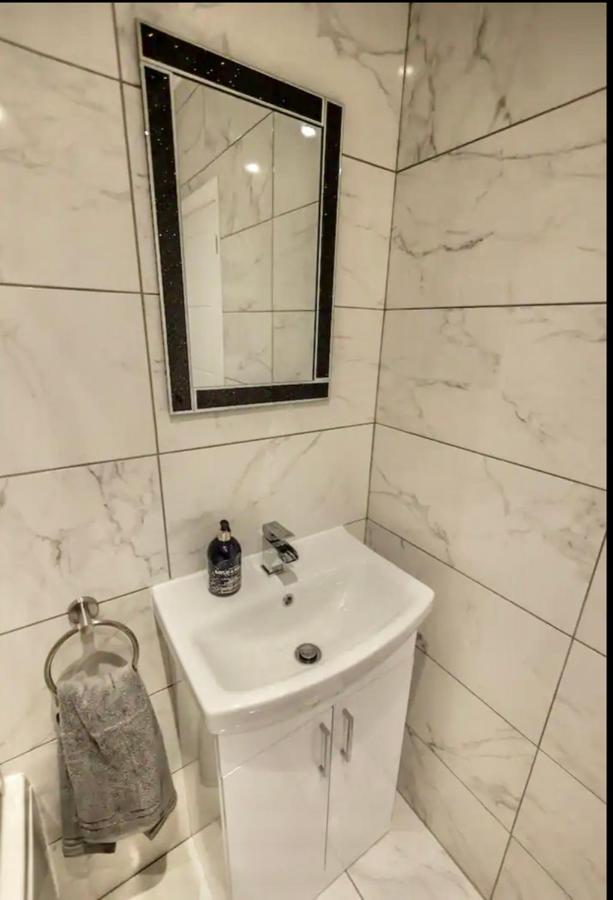Executive Free On-site Parking, 2 En-suites, Sleeps 4, Apartment *