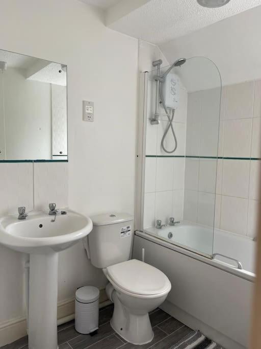 City Center 2bed With Parking And Wifi Apartment Swindon