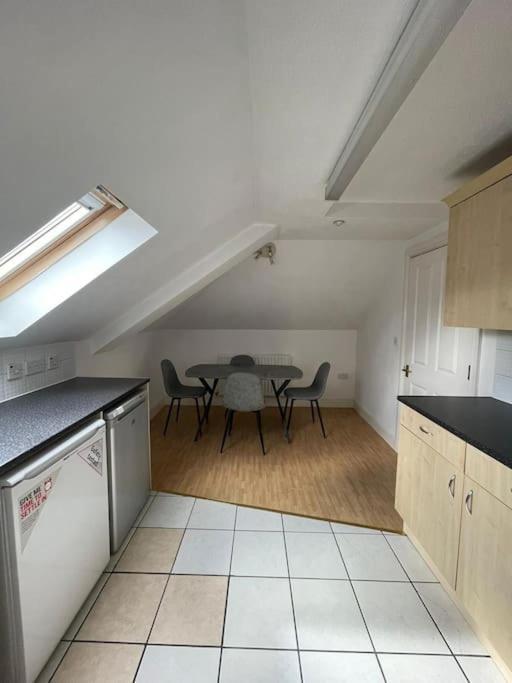 City Center 2bed With Parking And Wifi * Swindon
