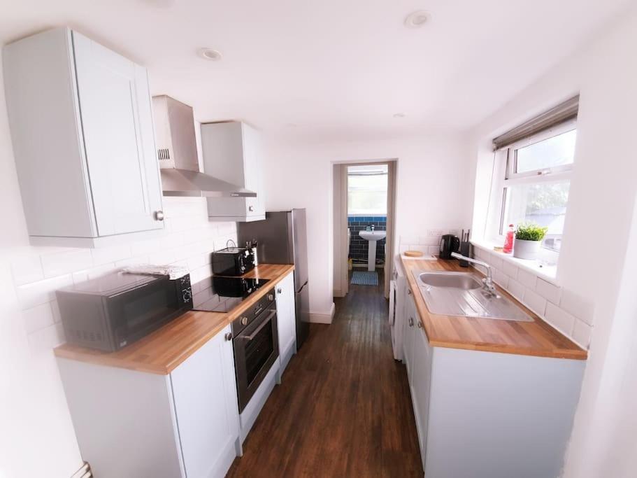 October Disc - Long - Contractors Holiday home