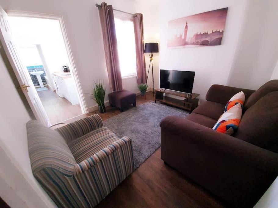 October Disc - Long - Contractors Holiday home *
