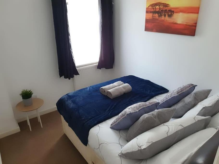 October Disc - Long - Contractors Holiday home
