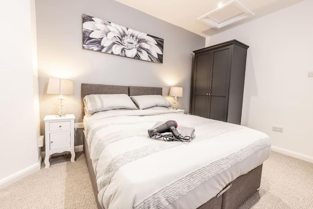 Executive Free On-site Parking, 2 En-suites, Sleeps 4, Apartment *