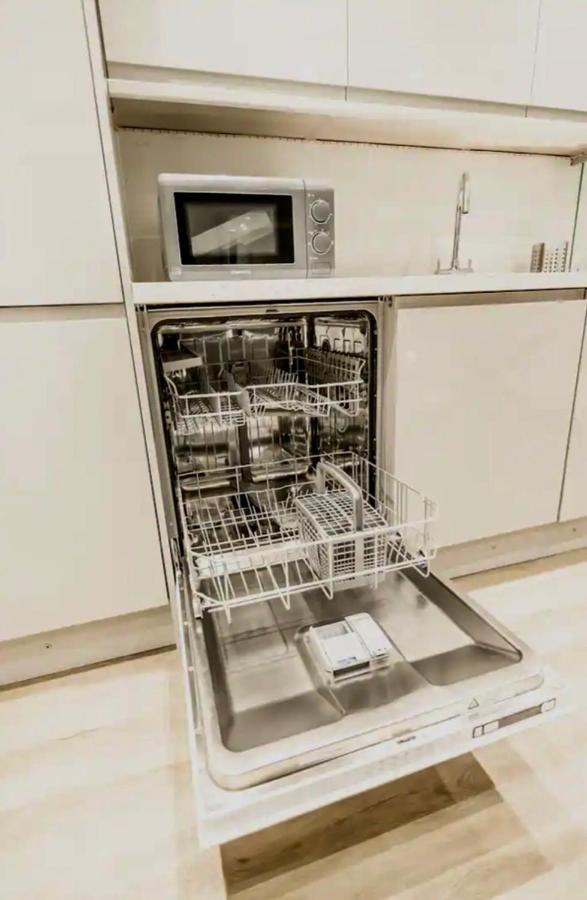 Apartamento Executive Free On-site Parking, 2 En-suites, Sleeps 4, *