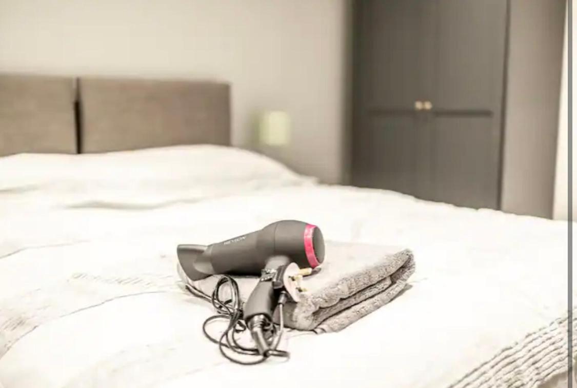 Apartment Executive Free On-site Parking, 2 En-suites, Sleeps 4, *